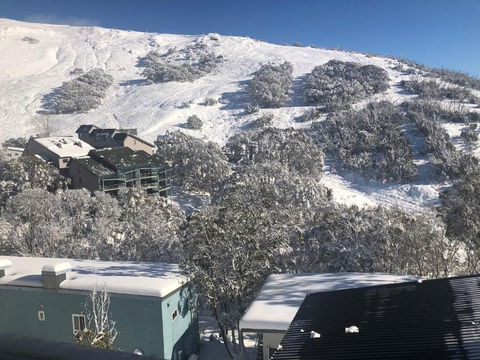 Falls Creek Hotel - Tourism Cairns 1