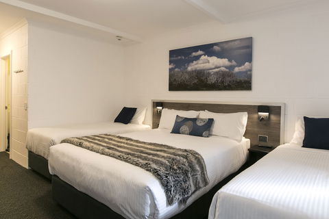 Falls Creek Hotel - Tourism Cairns 6