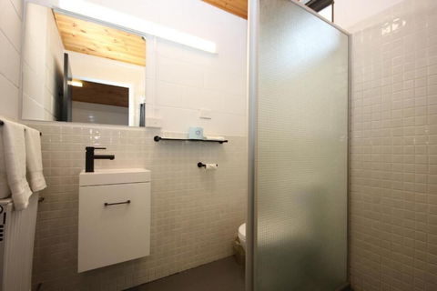 Falls Creek Hotel - Tourism Cairns 5