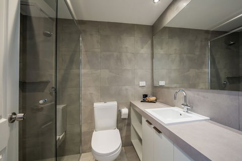 Falls Creek Hotel - Tourism Cairns 3