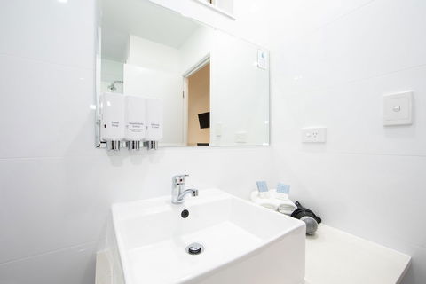 New England Motor Lodge - Tourism Cairns 6