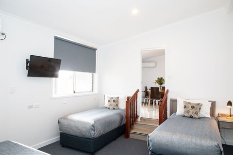 New England Motor Lodge - Tourism Cairns 5