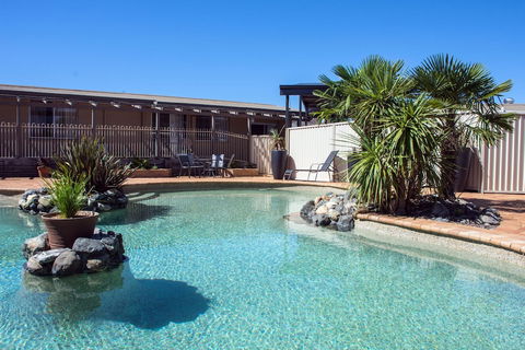 New England Motor Lodge - Tourism Cairns 2