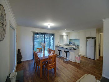 DBJ Holiday Units - Tourism Cairns 1