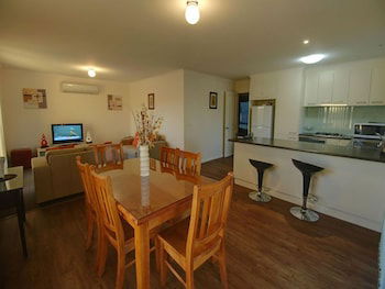DBJ Holiday Units - Tourism Cairns 6