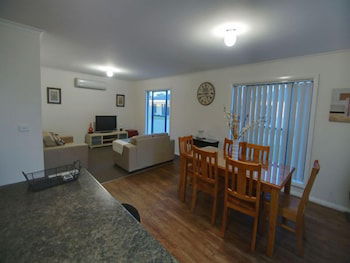 DBJ Holiday Units - Tourism Cairns 2