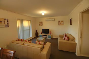 DBJ Holiday Units - Tourism Cairns 4