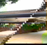 A Raceview Motor Inn - Tourism Cairns