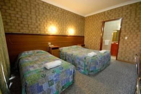 Pavlos Motel - Tourism Cairns 1
