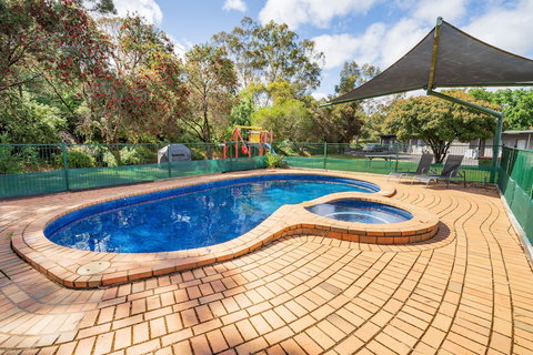 Castle Motel - Tourism Cairns 0