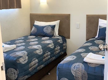 Castle Motel - Tourism Cairns 4