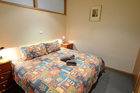 Falls Creek Country Club - Tourism Cairns 0