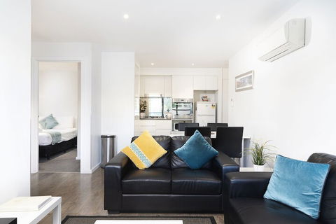 RNR Serviced Apartments North Melbourne - Tourism Cairns 5