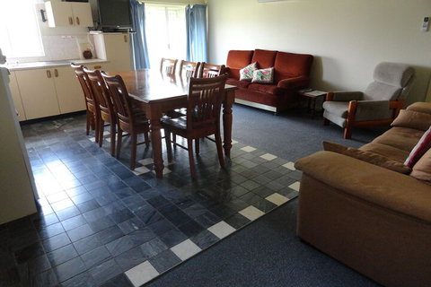 High View Family Cottages - Tourism Cairns 2