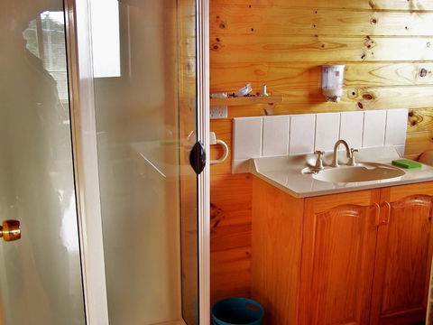 Coles Bay House - Tourism Cairns 0
