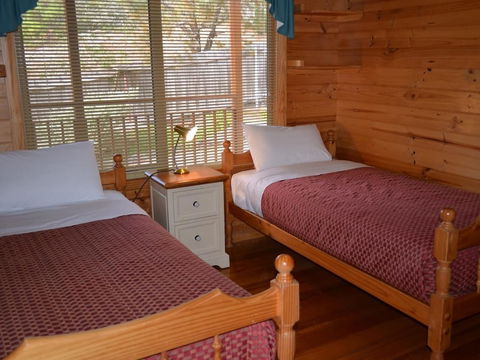 Coles Bay House - Tourism Cairns 3