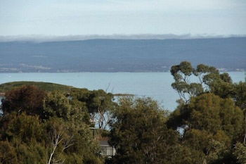 Coles Bay House - Tourism Cairns 1