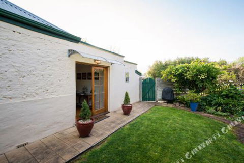 Georgies Cottage - Tourism Cairns 5