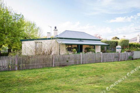 Georgies Cottage - Tourism Cairns 0