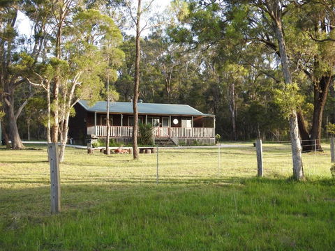 Wallaby Cottage Cute Accom In Bushland Setting - Tourism Cairns 4