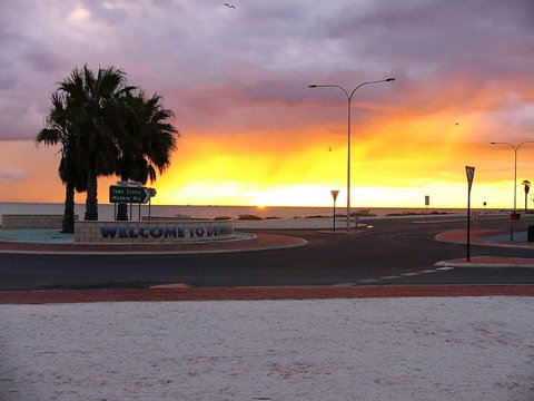 Wildsights Beach Units - Tourism Cairns 0