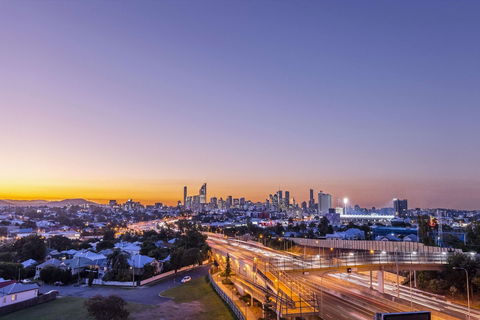Oaks Brisbane Woolloongabba Suites - Tourism Cairns 0