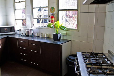 Mad Monkey Backpackers Kings Cross - Adults Only - Tourism Cairns 7