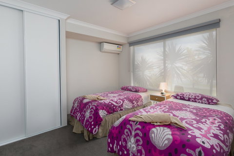 Rainbow Dream House PERTH Holiday Home - Tourism Cairns 5