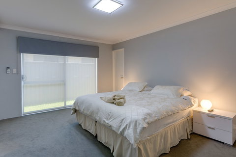 Rainbow Dream House PERTH Holiday Home - Tourism Cairns 6