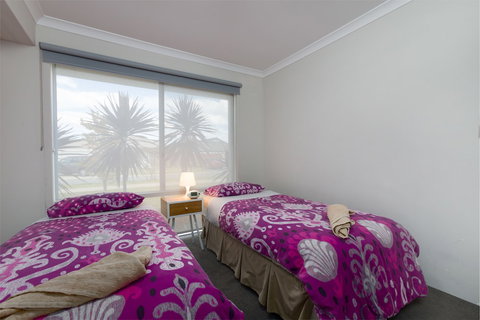 Rainbow Dream House PERTH Holiday Home - Tourism Cairns 4