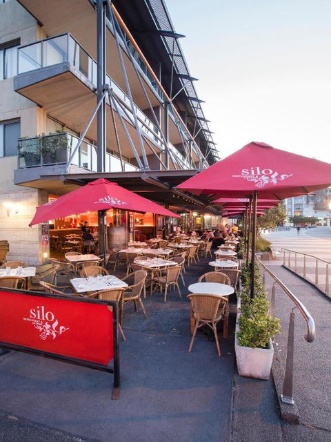 Honeysuckle Executive Suites - Tourism Cairns 1