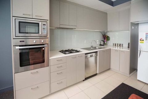 Honeysuckle Executive Suites - Tourism Cairns 4