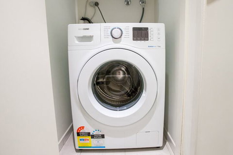 Melbourne SkyHigh Apartments - Tourism Cairns 5