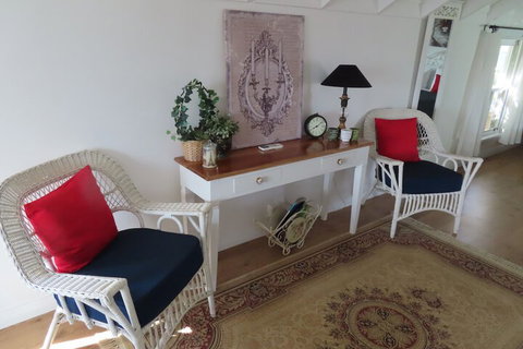 Maison De May Boutique Bed & Breakfast - Tourism Cairns 7