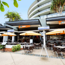 Burleigh Heads Hotel - Tourism Cairns 1