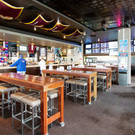 Burleigh Heads Hotel - Tourism Cairns 2