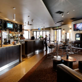 Burleigh Heads Hotel - Tourism Cairns 3