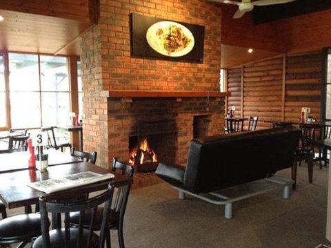 Jumping Jumbuck - Tourism Cairns 0