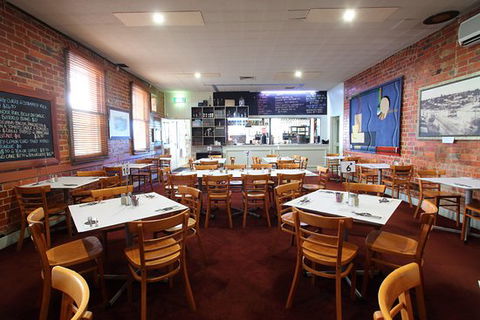 The American Hotel Creswick - Tourism Cairns 0