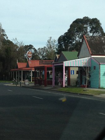 Briagolong Cafe - Tourism Cairns 0