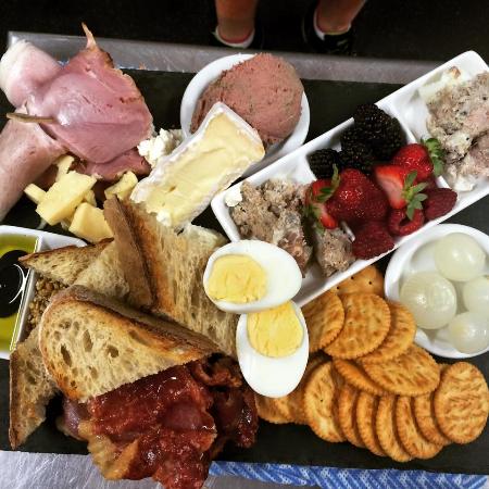 Canvas, Coffee & Providore - Tourism Cairns 0