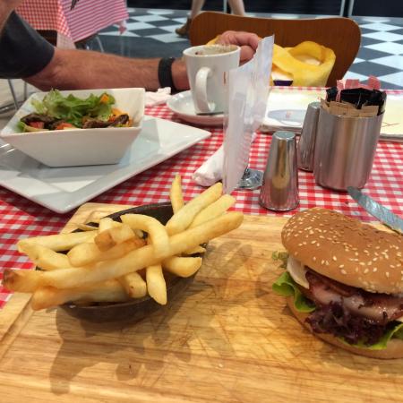 D'Cafe Richmond - Tourism Cairns 0