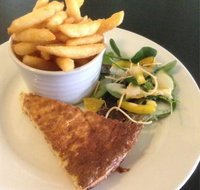 Betty's On Broadway - Tourism Cairns