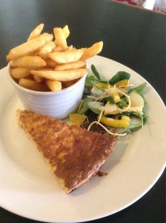 Betty's On Broadway - Tourism Cairns 0