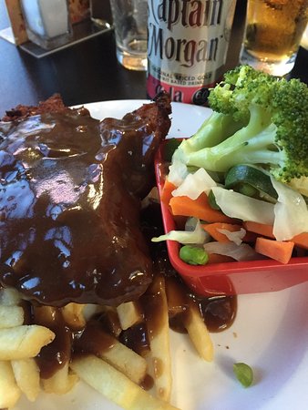 The Commercial Hotel - Tourism Cairns 0