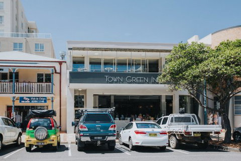 Town Green Inn - Tourism Cairns 0