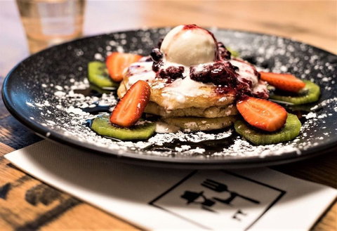 Billy's Trackside - Tourism Cairns 0