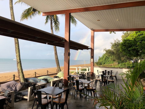Enzo's On The Beach - Tourism Cairns 0
