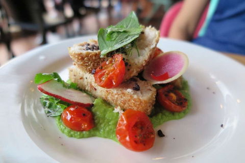 The Bassendean Hotel - Tourism Cairns 0