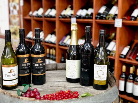 Cowra Visitor Information Centre Wine Selection - Tourism Cairns 1